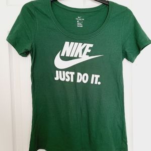 Nike top